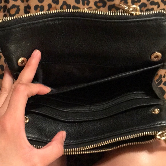 Michael Kors Crossbody. - Picture 4 of 5